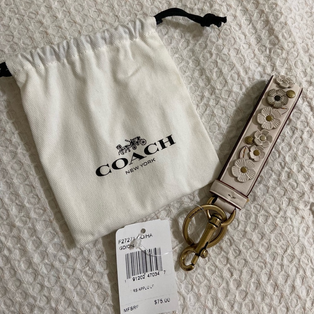 ✨NWT✨ Coach Tea Rose Appliqué Willow Loop Key Ring